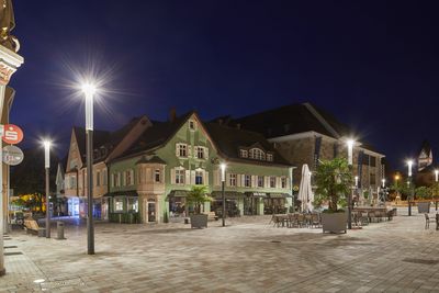 Am Lindenplatz wird das neue Beleuchtungskonzept bereits umgesetzt. Foto: Michael Bode