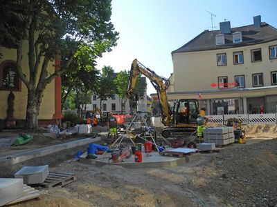 Durch die Verlegung der Rinnen werden erste Strukturen des neuen Platzes erkennbar. Quelle: Stadt Offenburg