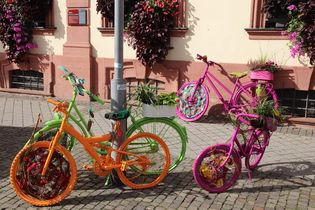 Herbstlich geschmückte Fahrräder zieren die Offenburger Innenstadt. Foto: Stadt Offenburg