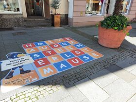 An den Spielen kann gehüpft und gerätselt werden. Foto: Stadt Offenburg