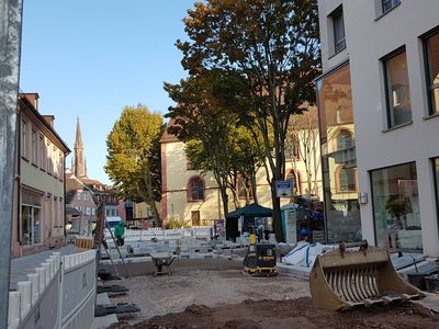 Im fünften Bauabschnitt wird weiterhin fleißig gepflastert. Foto: Stadt Offenburg