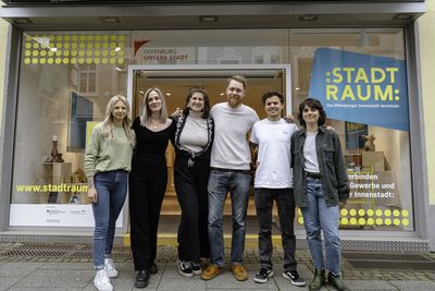 Vier Ausstellerinnen und Aussteller präsentieren ihre kreativen Produkte auf der Pop-up-Fläche im "Stadtraum", Steinstraße 18. Foto: Stadt Offenburg
