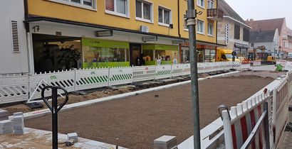 Im sechsten Bauabschnitt sind die Rinnen für das Pflaster bereits verlegt. Foto: Stadt Offenburg